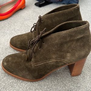 Johnston & Murphy olive green suede, leather high heel boots!Absolutely stunning